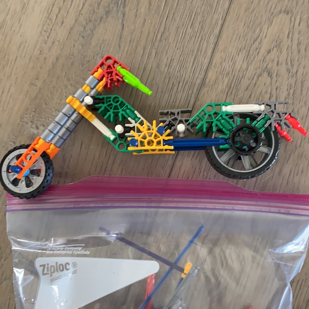 K’nex Builder Basic Building Set - Picture 2 of 4